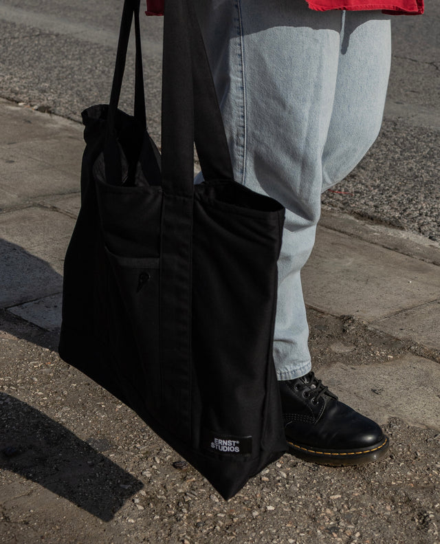Ernst Tote - Medium/ Black